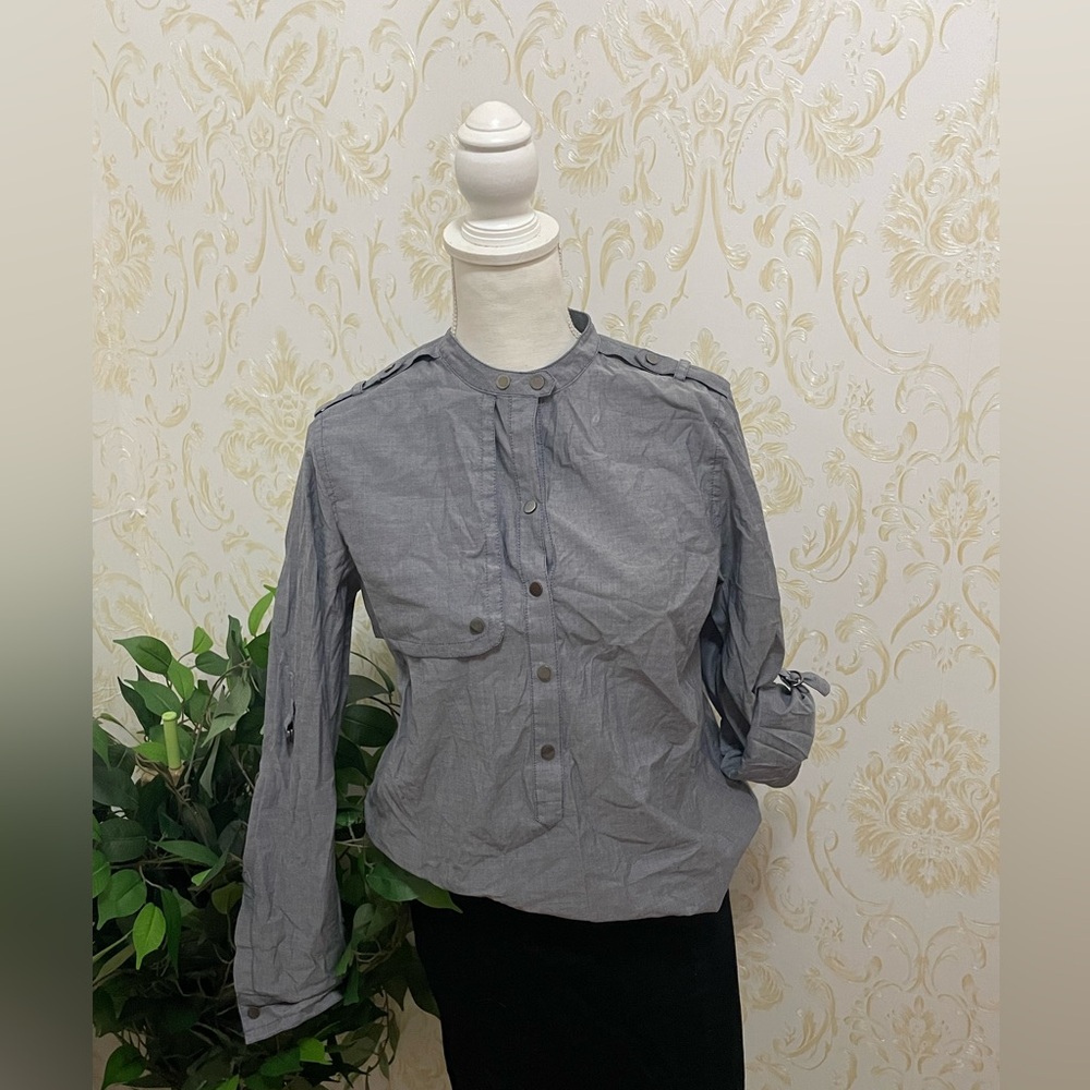 Ann Taylor EUC grey/blue utility buttoned shirt in size small